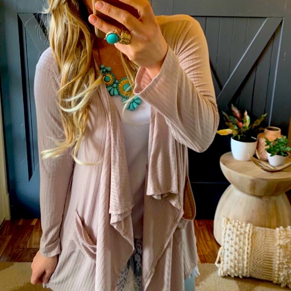🎉Adorable New Spring Cardigan🎉